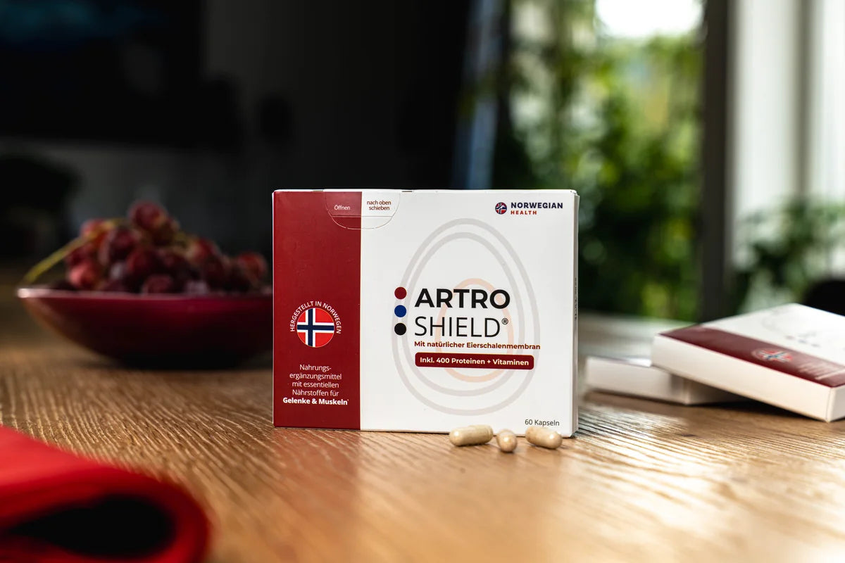 ArtroShield-Packung und Kapseln auf einem hellen Küchentisch